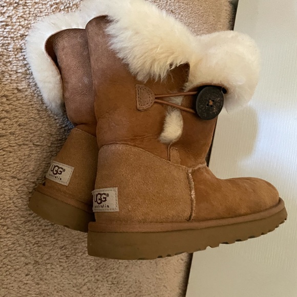 Tan Bailey Button UGG Boot - Picture 5 of 7
